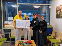 Wilthener Abiturienten spenden 500 Euro für kranke Kinder 2025